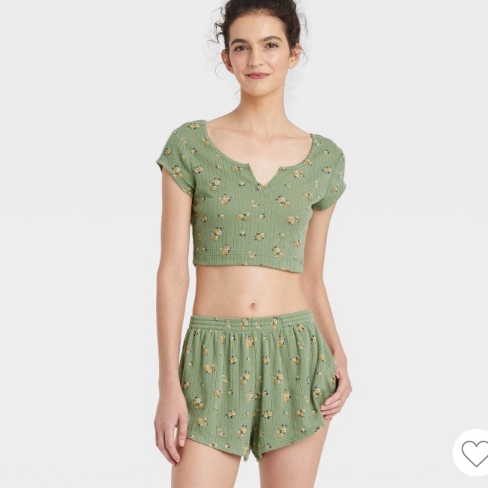 NWT Colsie Cropped Floral Pajama Set